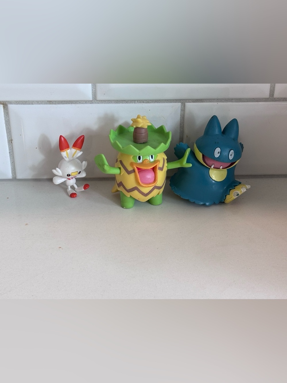 Pokémon Ludicolo 4.5" Action Figure Lot with Scorbunny & Munchlax